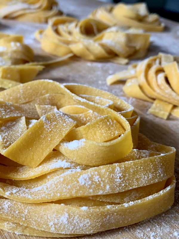 pasta fatta in casa tirata a mano come una volta